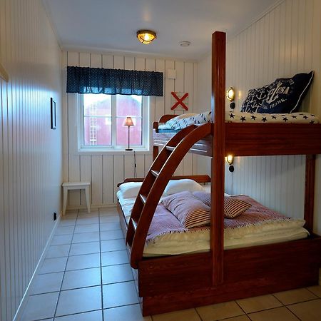Logi & Bastu Hostel Karingon Buitenkant foto