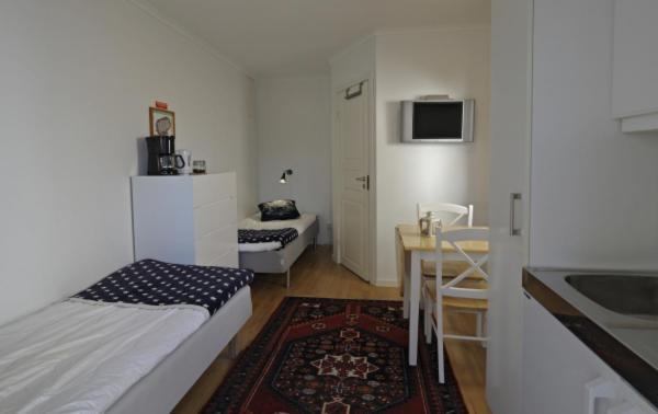Logi & Bastu Hostel Karingon Buitenkant foto