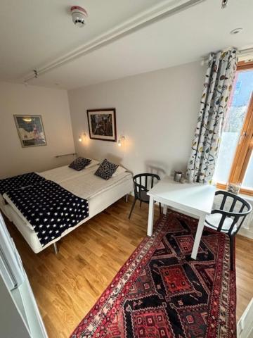 Logi & Bastu Hostel Karingon Buitenkant foto