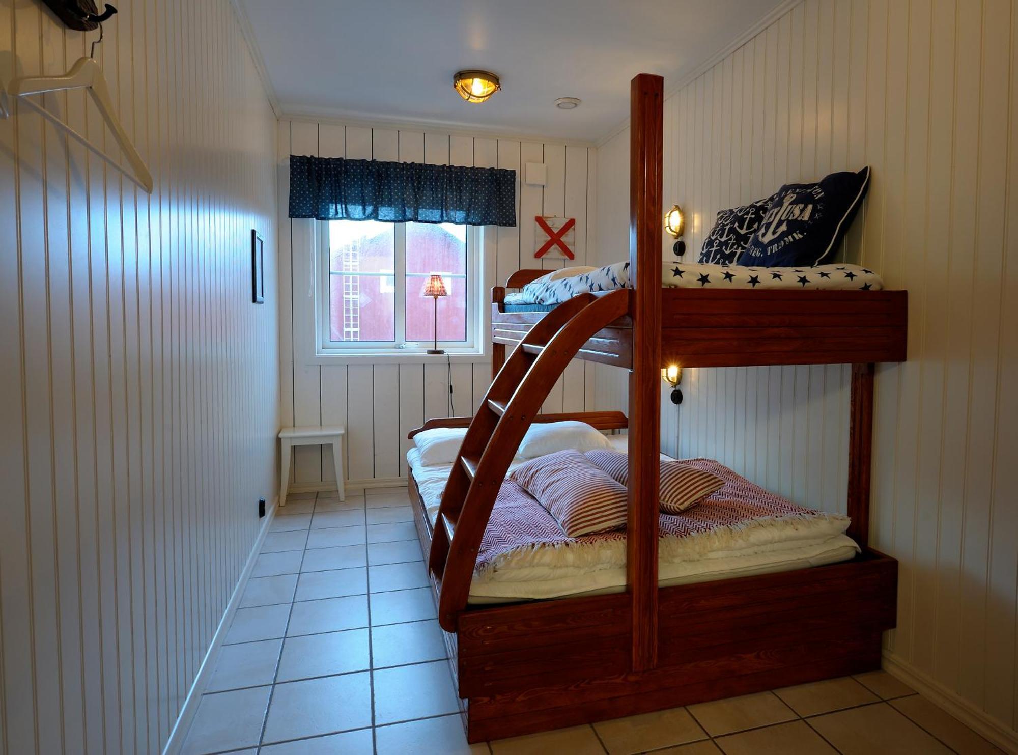 Logi & Bastu Hostel Karingon Buitenkant foto