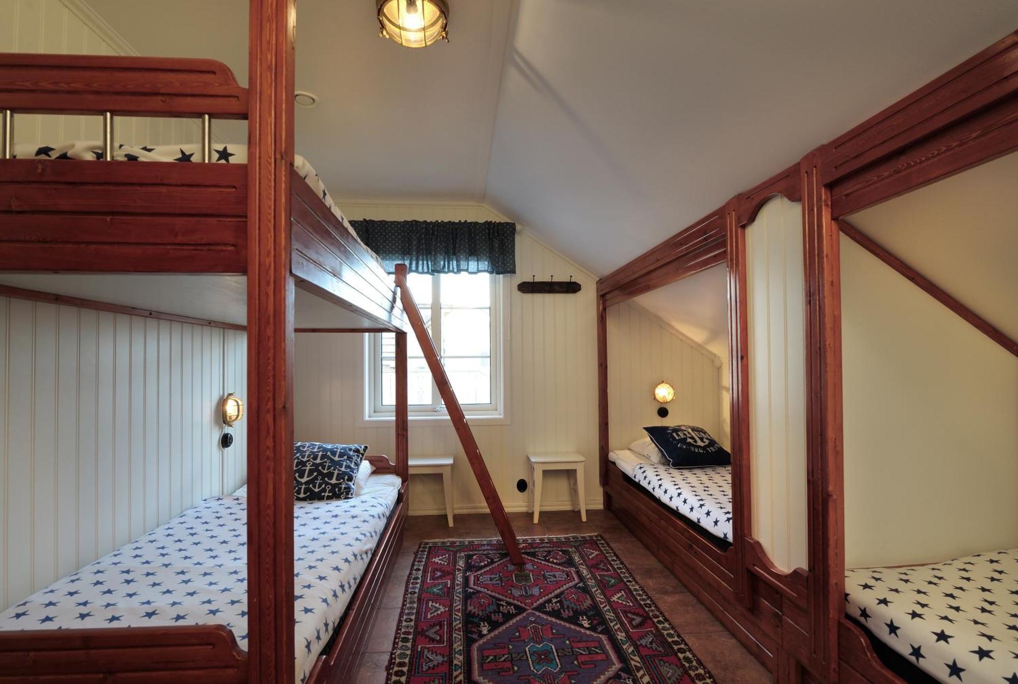 Logi & Bastu Hostel Karingon Buitenkant foto